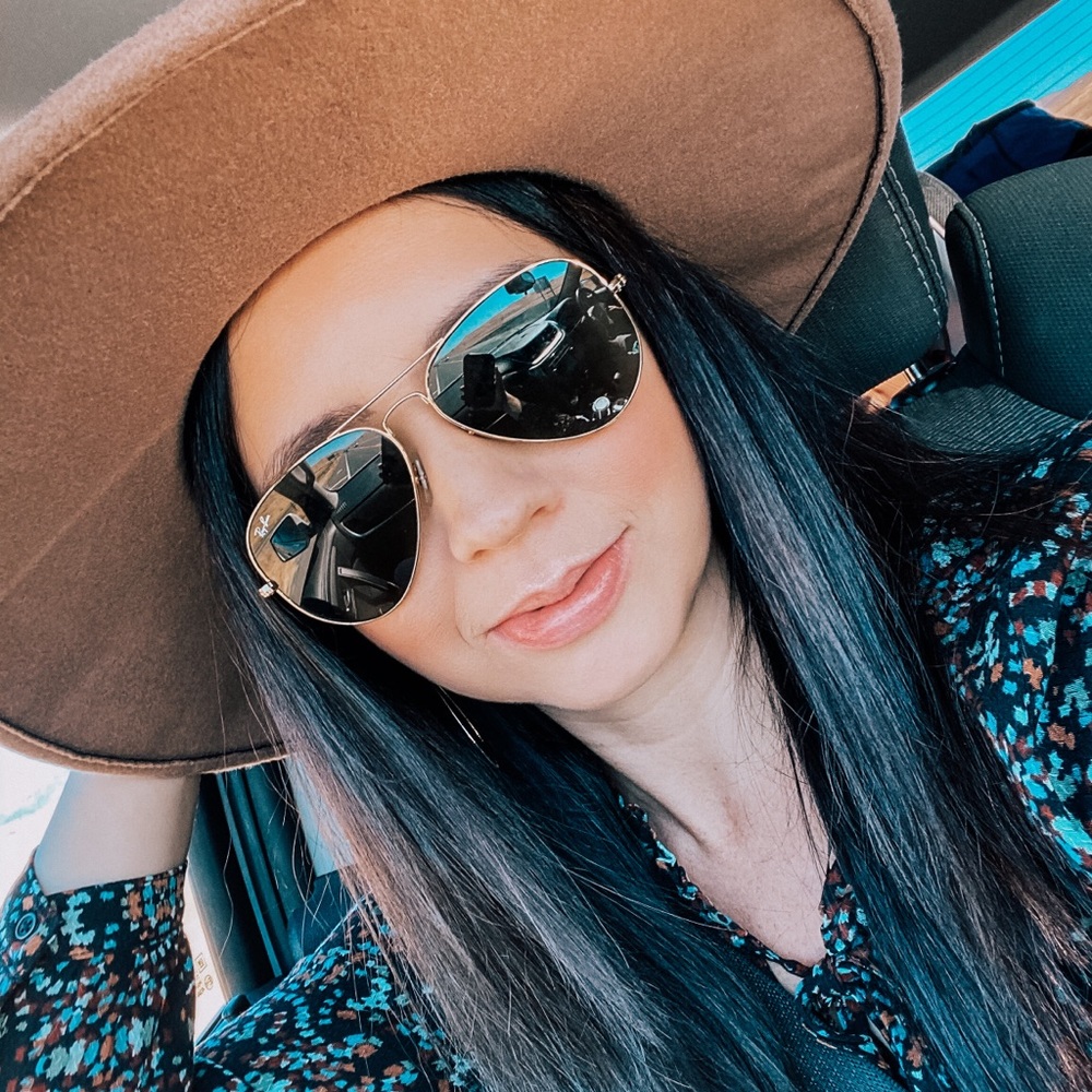 Meet your Posher, Alicia